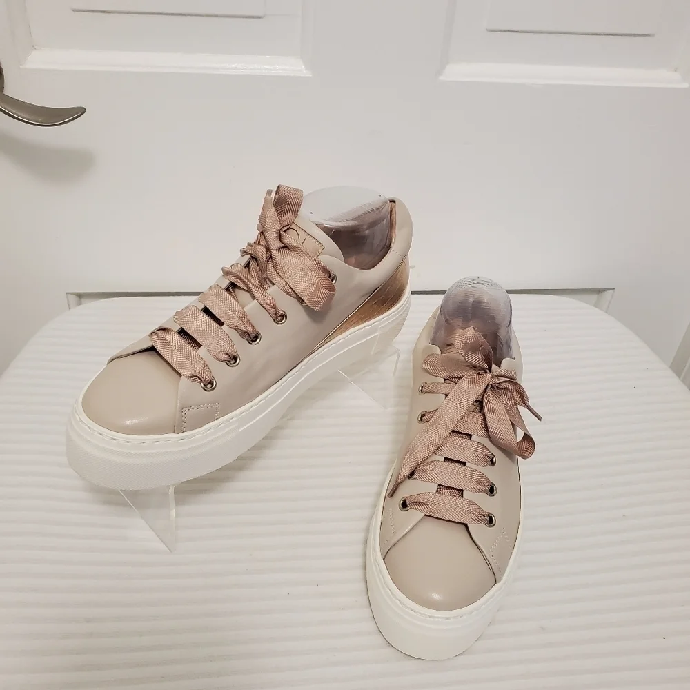 EUC AGL Cap Back Platform Sneaker Shoes in a soft nude/rosegold leather sz. 39.5